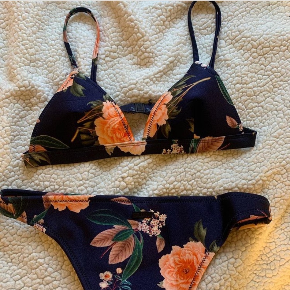 Bathing suit - Picture 2 of 2